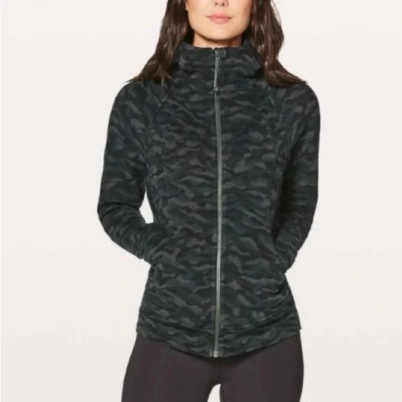 Lululemon Scuba Hoodie
Sequoia Camo
Size 10 - Picture 1 of 13